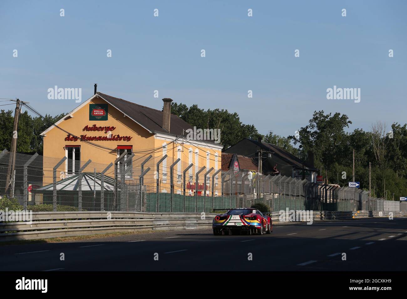 Davide Rigon (fra) / Sam Bird (GBR) / Miguel Molina (ESP) 71 AF Corse Ferrari 488 GTE. Campionato Mondiale FIA Endurance, ore 24 le Mans - gara, domenica 18 giugno 2017. Le Mans, Francia. Foto Stock