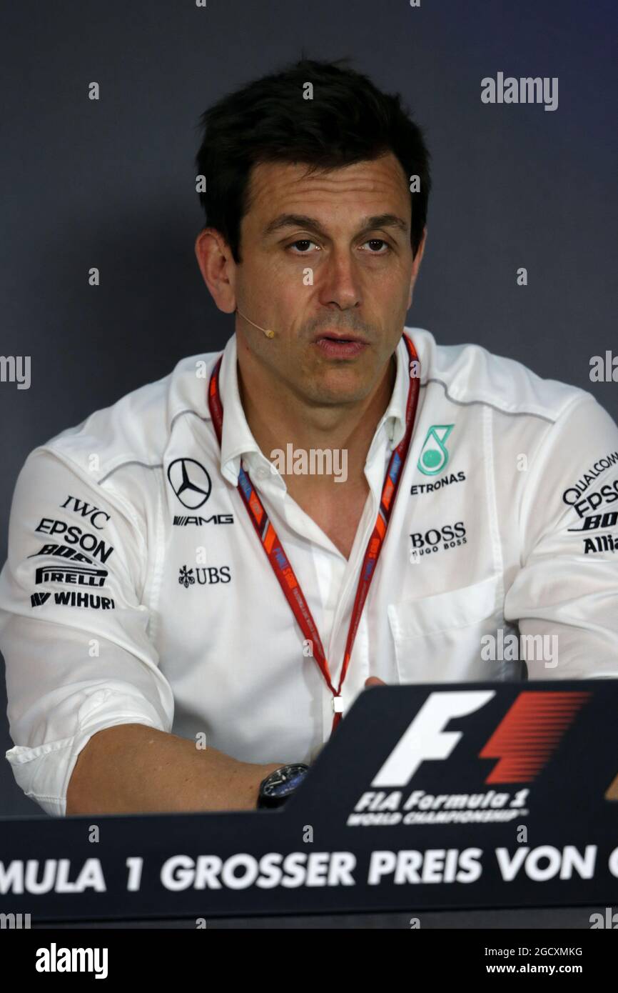 Toto Wolff (GER), azionista e Direttore Esecutivo di Mercedes AMG F1 alla Conferenza stampa della FIA. Gran Premio d'Austria, venerdì 7 luglio 2017. Spielberg, Austria. Foto Stock