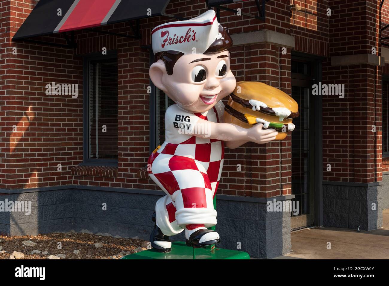 Cincinnati - circa Luglio 2021: Ristorante Frisch's Big Boy, casa del Big Boy Hamburger. Foto Stock