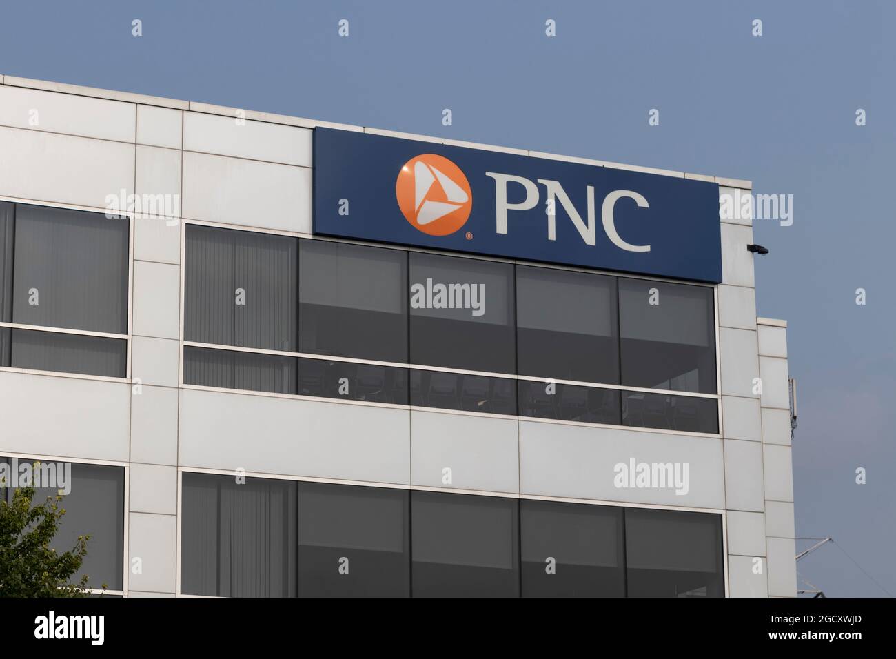 Cincinnati - circa Luglio 2021: Filiale della PNC Bank. PNC Financial Services offre servizi bancari al dettaglio, aziendali e ipotecari. Foto Stock