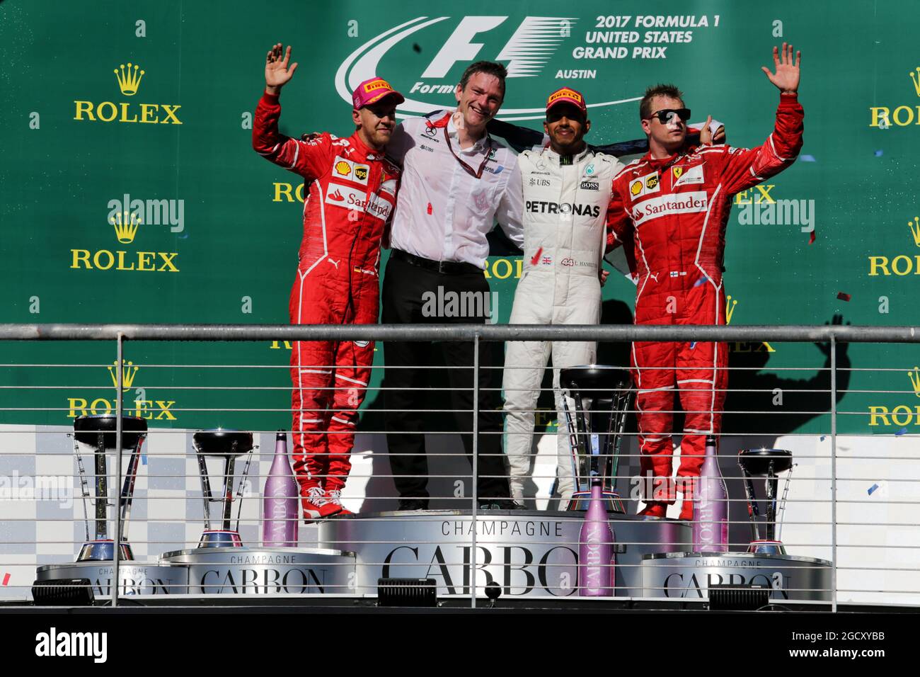 Il podio (da L a R): Sebastian Vettel (GER) Ferrari, secondo; James Allison (GBR) Mercedes AMG F1 Direttore tecnico; Lewis Hamilton (GBR) Mercedes AMG F1, vincitore di gara; Kimi Raikkonen (fin) Ferrari, terzo. Gran Premio degli Stati Uniti, domenica 22 ottobre 2017. Circuito delle Americhe, Austin, Texas, USA. Foto Stock