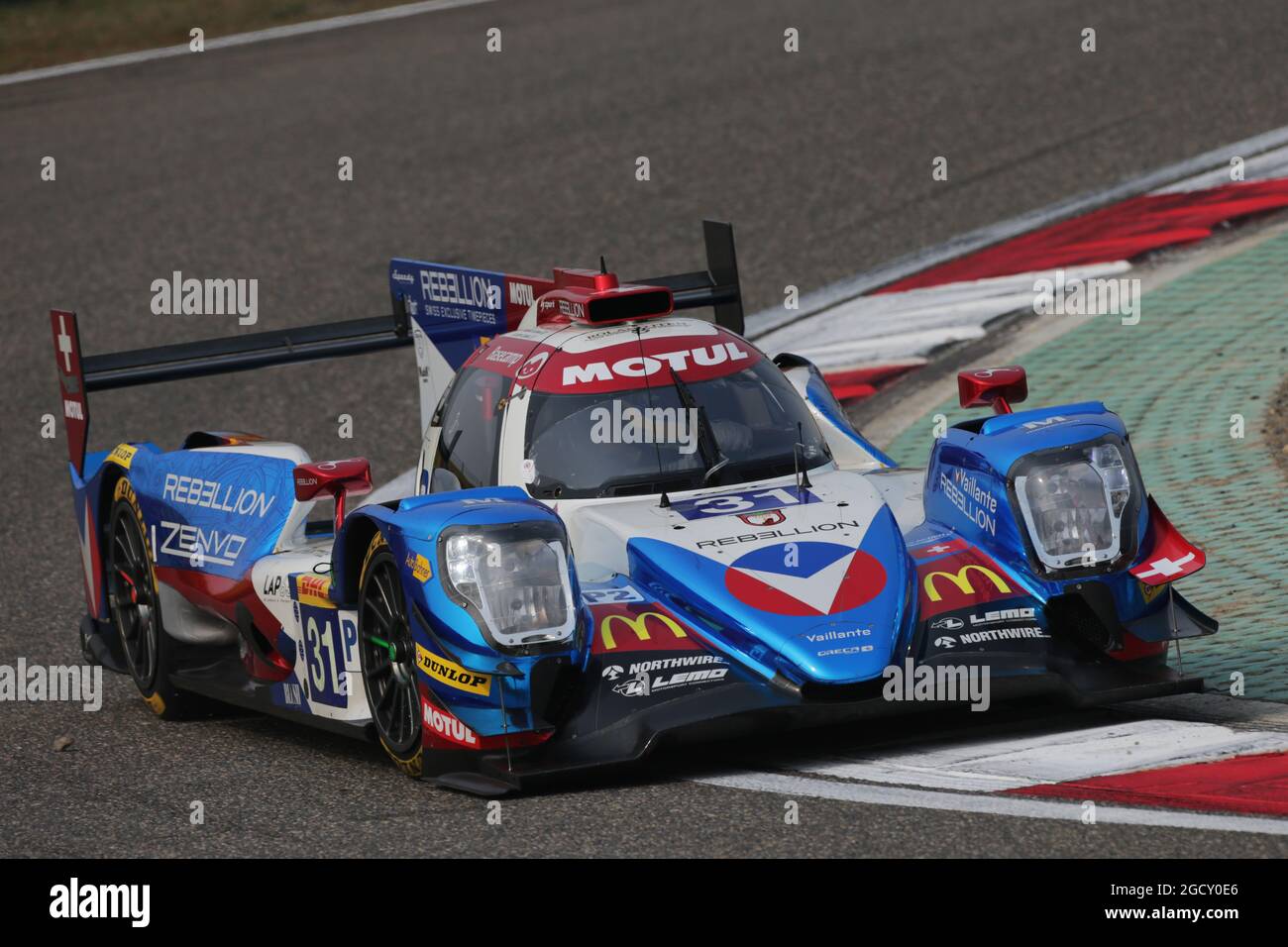 Julien Canal (fra) / Nicolas Prost (fra) / Bruno Senna (BRA) 31 Vaillante Rebellion, Oreca 07 - Gibson. Campionato Mondiale FIA Endurance, turno 8, 6 ore di Shanghai. Sabato 4 novembre 2017. Shanghai, Cina. Foto Stock