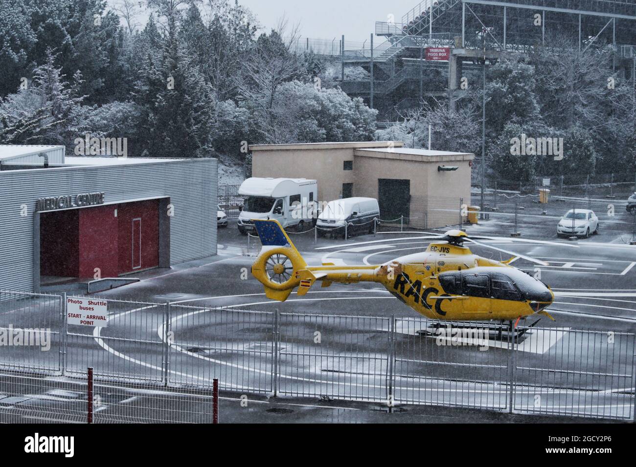 Elicottero medico con neve. Test di Formula uno, giorno 3, mercoledì 28 febbraio 2018. Barcellona, Spagna. Foto Stock