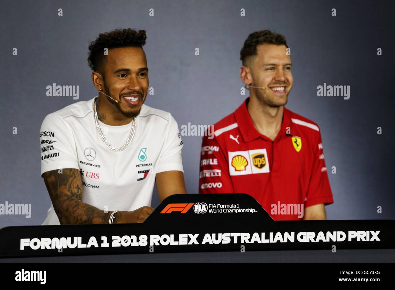 (Da L a R): Lewis Hamilton (GBR) Mercedes AMG F1 e Sebastian Vettel (GER) Ferrari alla conferenza stampa della FIA. Gran Premio d'Australia, giovedì 22 marzo 2018. Albert Park, Melbourne, Australia. Foto Stock