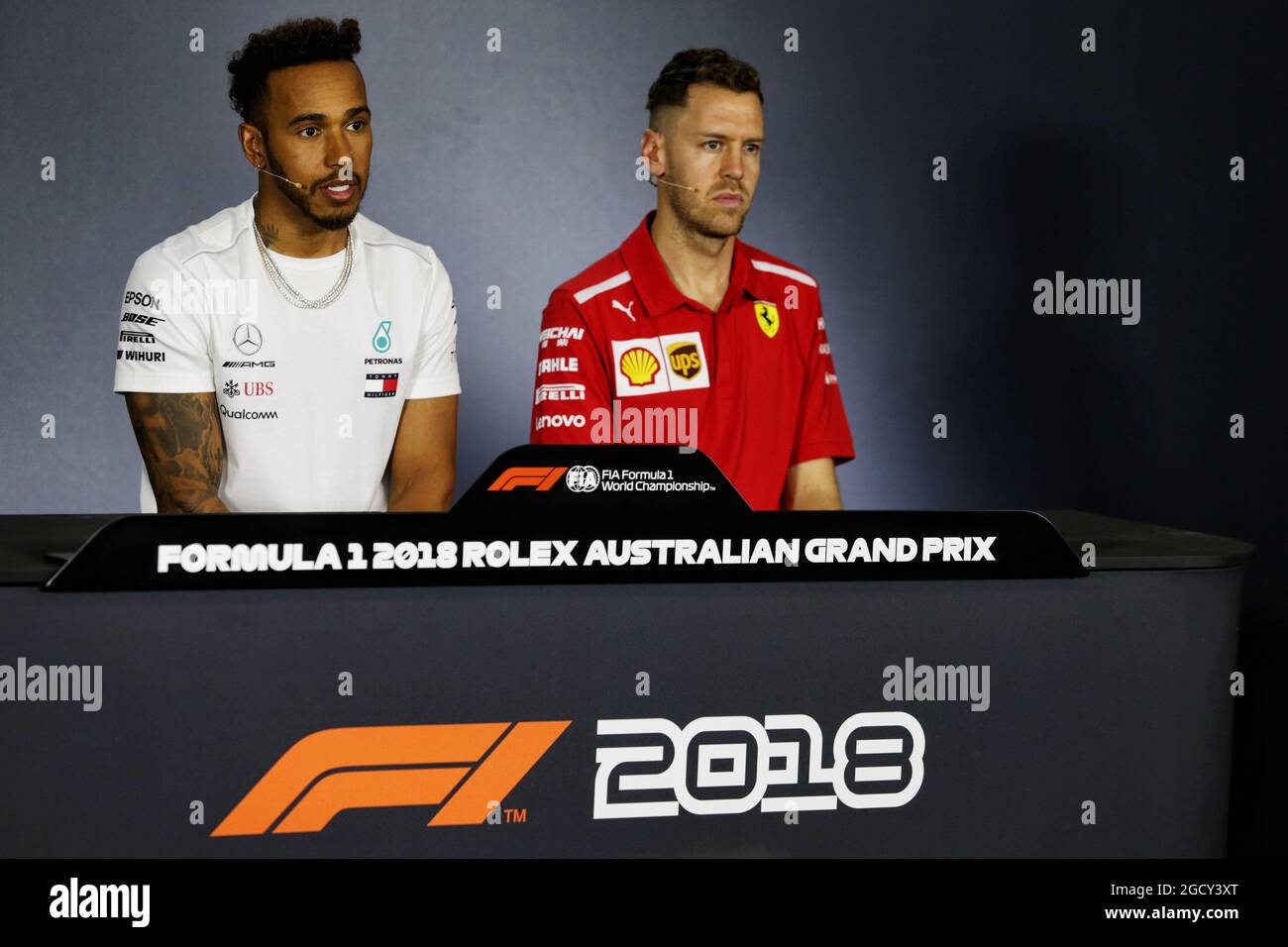 (Da L a R): Lewis Hamilton (GBR) Mercedes AMG F1 e Sebastian Vettel (GER) Ferrari alla conferenza stampa della FIA. Gran Premio d'Australia, giovedì 22 marzo 2018. Albert Park, Melbourne, Australia. Foto Stock