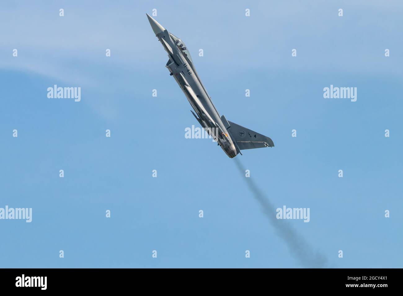 Siviglia, Spagna - 7 luglio 2020: Eurofighter Typhoon (C-16) da 11wing, aereo jet spagnolo Air Force Fighter in mostra a Siviglia, Spagna Foto Stock