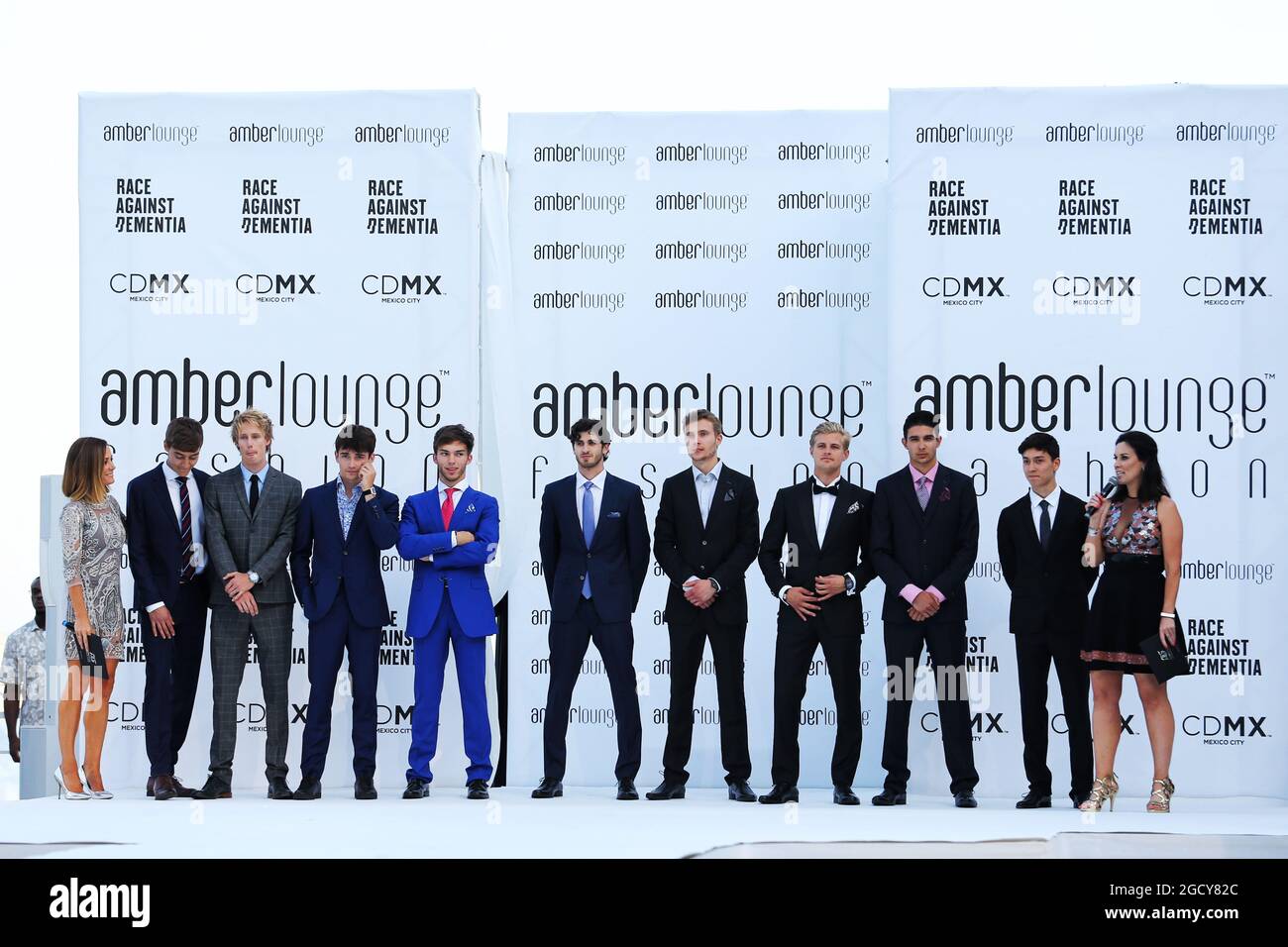 (Da L a R): Natalie Pinkham (GBR) presentatore dello Sky Sports; George Russell (GBR) Art Grand Prix / Mercedes AMG F1 Reserve driver; Brendon Hartley (NZL) Scuderia Toro Rosso; Charles Leclerc (MON) Sauber F1 Team; Pierre Gasly (fra) Scuderia Toro Rosso; Antonio Giovinazzi (ITA) pilota di sviluppo Ferrari (Williams); Marcus Ericsson (SWE) Sauber F1 Team; Esteban OCON (fra) Sahara Force India F1 Team; Jack Aitken (GBR) / (KOR) Renault Sport F1 Team Test and Reserve driver; e Lee McKenzie (GBR) Channel 4 F1 Presenter, all'Amber Fashion Lounge Show. Gran Premio di Monaco, venerdì 25 Foto Stock