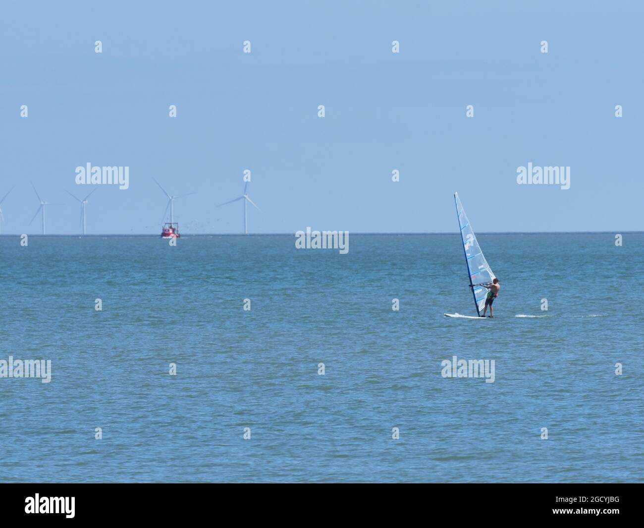 Sheerness, Kent, Regno Unito. 10 agosto 2021. Regno Unito Meteo: Un pomeriggio di sole a Sheerness, Kent. Credit: James Bell/Alamy Live News Foto Stock