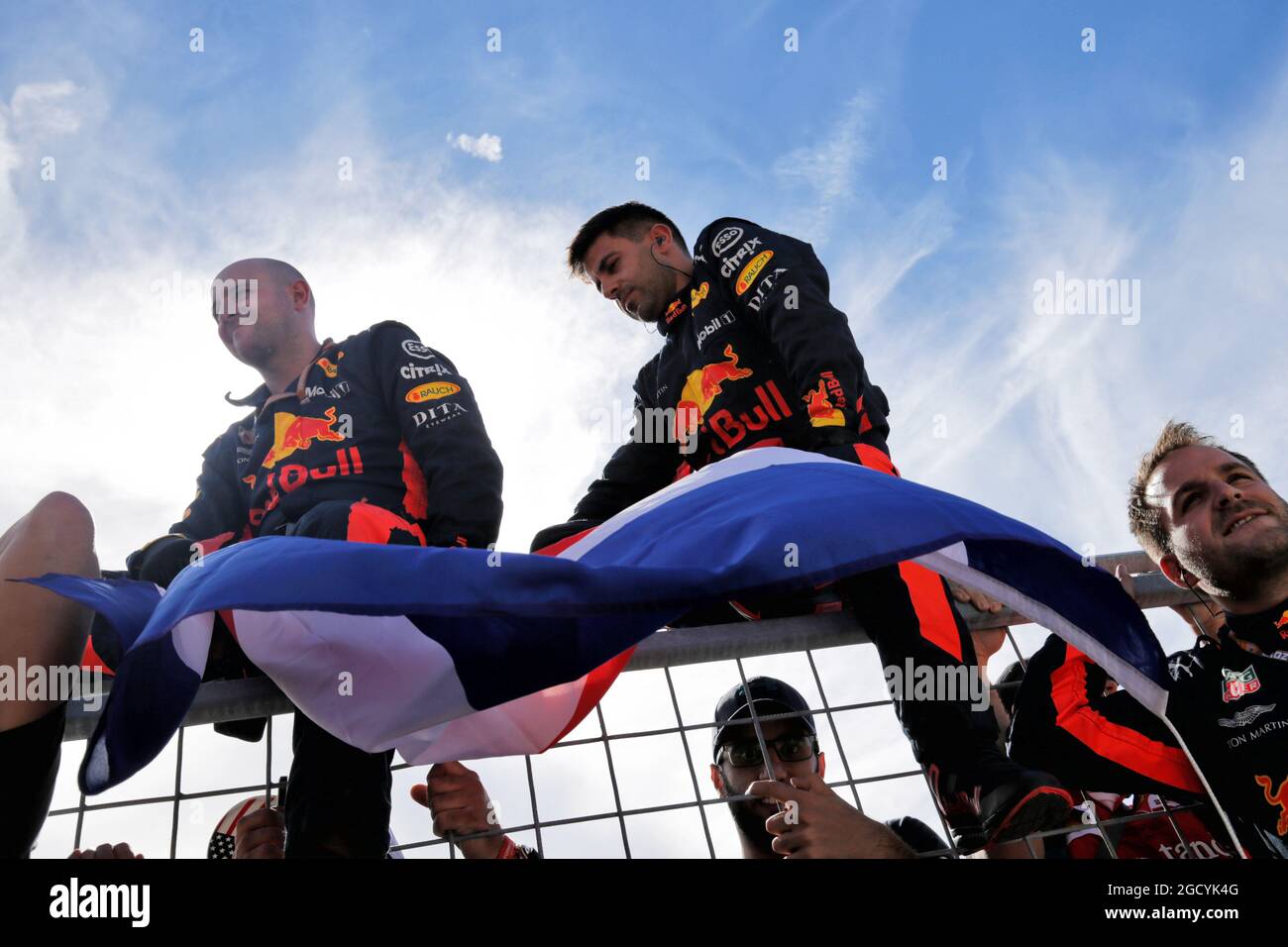Red Bull Racing meccanici sul podio. Gran Premio degli Stati Uniti, domenica 21 ottobre 2018. Circuito delle Americhe, Austin, Texas, USA. Foto Stock