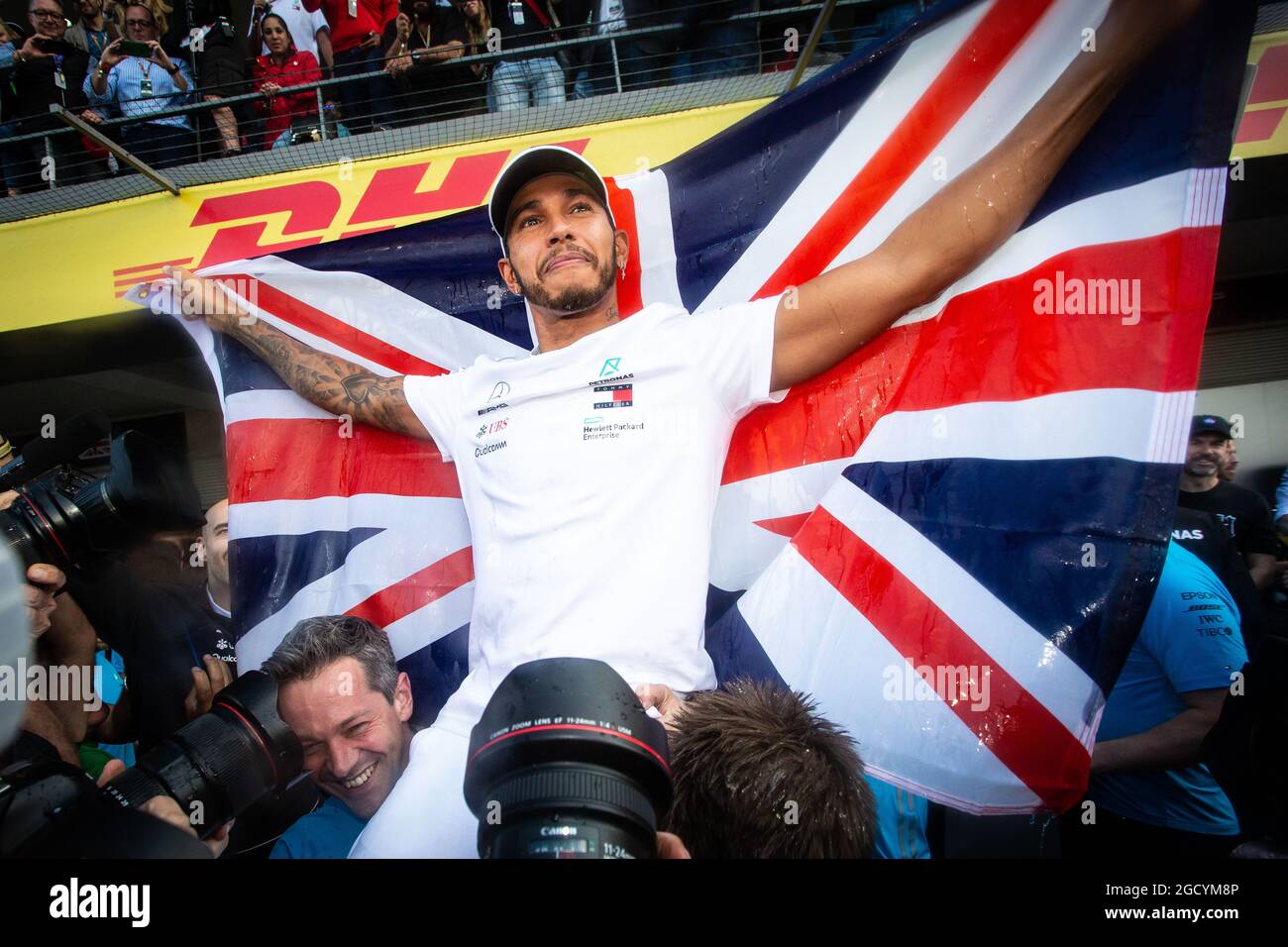 Lewis Hamilton (GBR) Mercedes AMG F1 festeggia la vittoria del Campionato del mondo con la squadra. Gran Premio del Messico, domenica 28 ottobre 2018. Città del Messico, Messico. Foto Stock