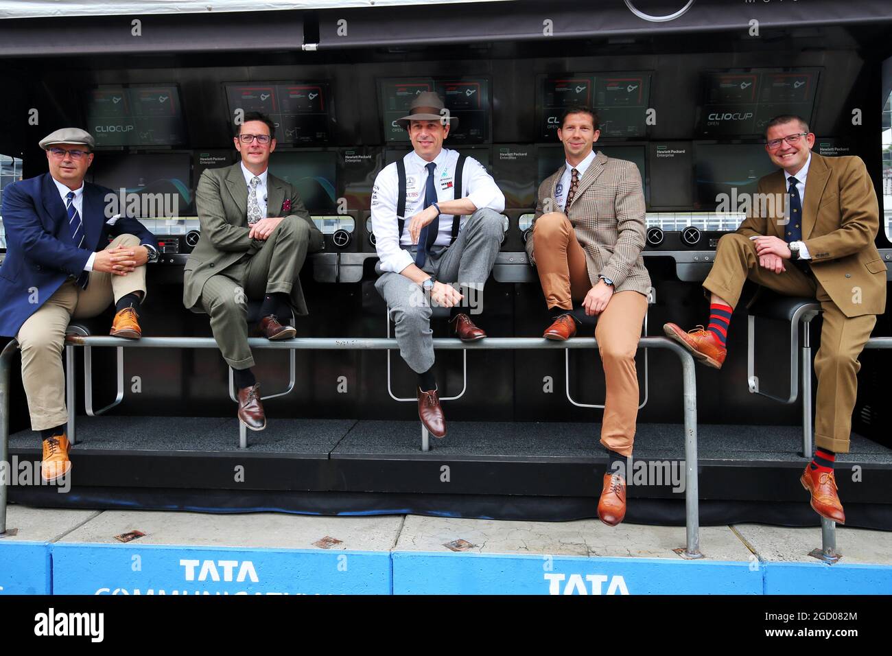 (Da L a R): Ron Meadows (GBR), Team Manager Mercedes GP; Andrew Shovlin (GBR), ingegnere Mercedes AMG F1; Toto Wolff (GER), azionista e direttore esecutivo di Mercedes AMG F1; indossare abiti vintage per festeggiare i 125 anni di motorsport. Gran Premio di Germania, domenica 28 luglio 2019. Hockenheim, Germania. Foto Stock