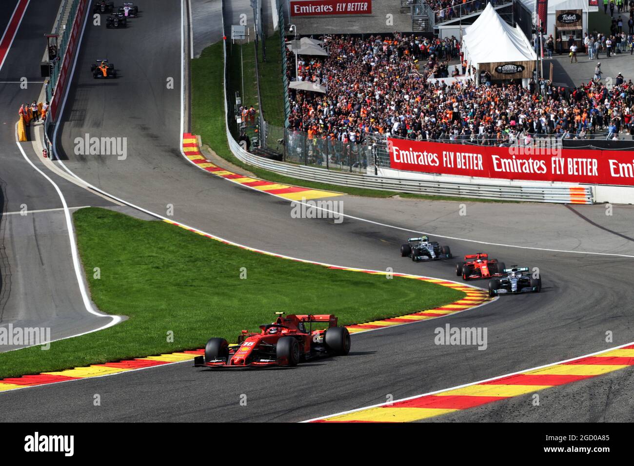 Charles Leclerc (MON) la Ferrari SF90 conduce al via della gara. Gran Premio del Belgio, domenica 1 settembre 2019. Spa-Francorchamps, Belgio. Foto Stock