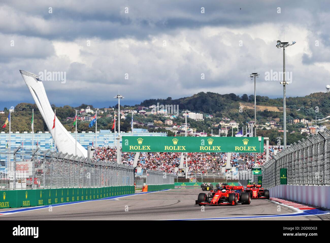 Sebastian Vettel (GER) la Ferrari SF90 conduce al via della gara. Gran Premio di Russia, domenica 29 settembre 2019. Sochi Autodrom, Sochi, Russia. Foto Stock