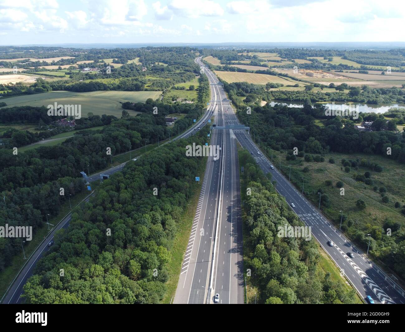 Vista aerea dell'autostrada M25 rivolta in senso antiorario. Foto Stock