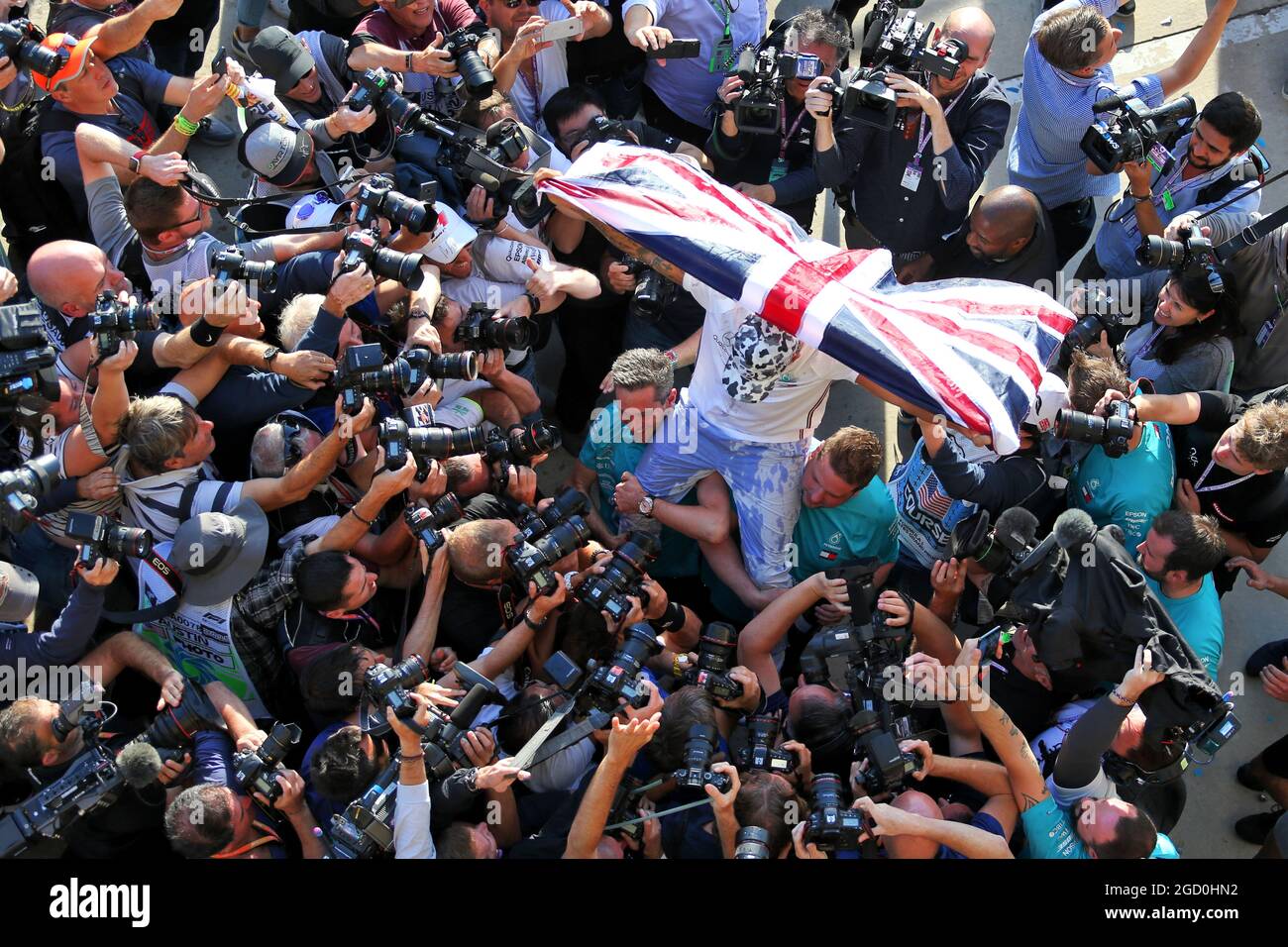 Lewis Hamilton (GBR) Mercedes AMG F1 festeggia la sua seconda posizione e il Campionato del mondo con la squadra. Gran Premio degli Stati Uniti, domenica 3 novembre 2019. Circuito delle Americhe, Austin, Texas, USA. Foto Stock