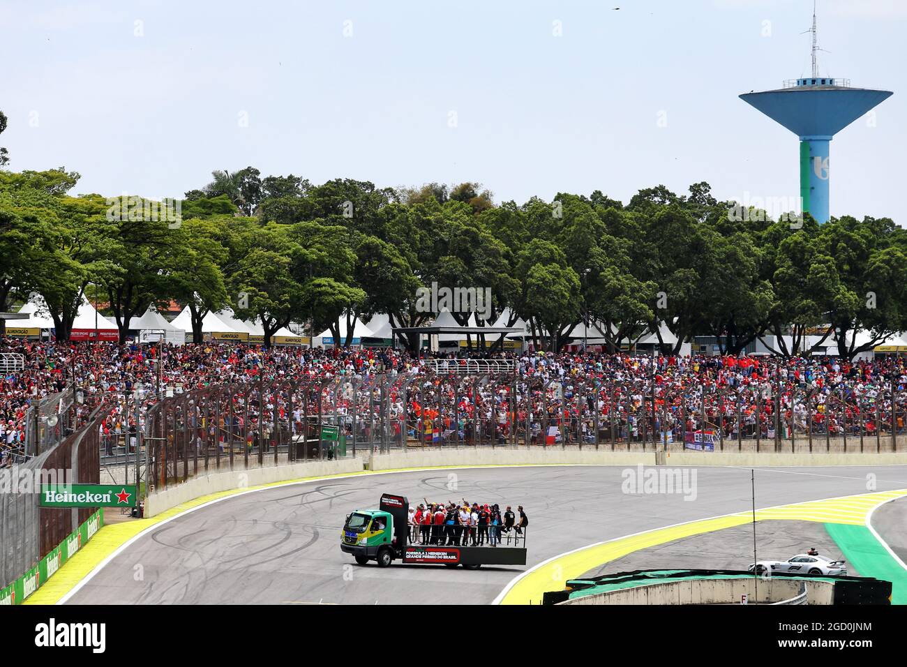 I piloti sfilano. Gran Premio del Brasile, domenica 17 novembre 2019. San Paolo, Brasile. Foto Stock