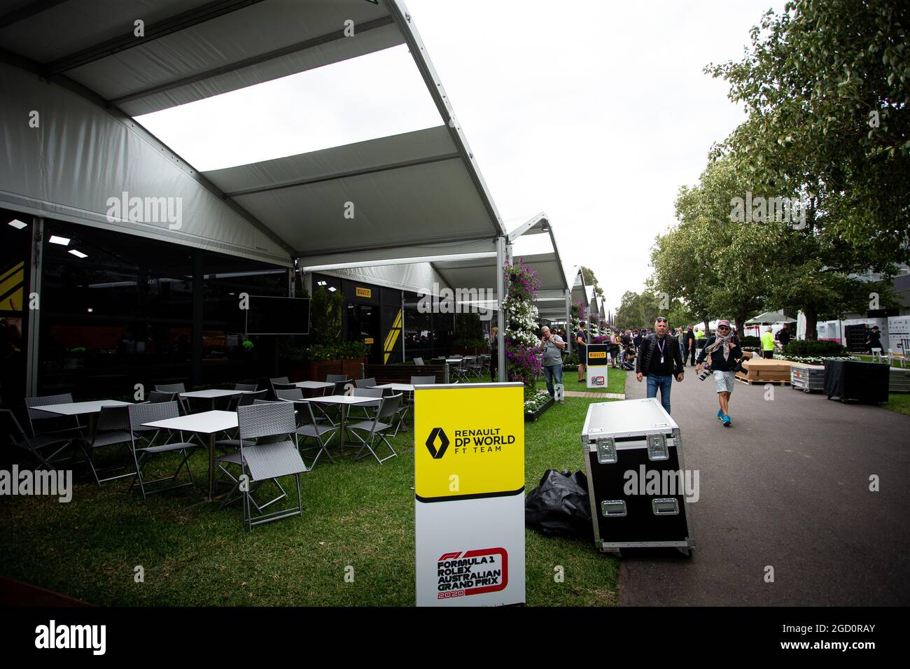Costruzione del paddock del Team Renault F1. Gran Premio d'Australia, venerdì 13 marzo 2020. Albert Park, Melbourne, Australia. Foto Stock