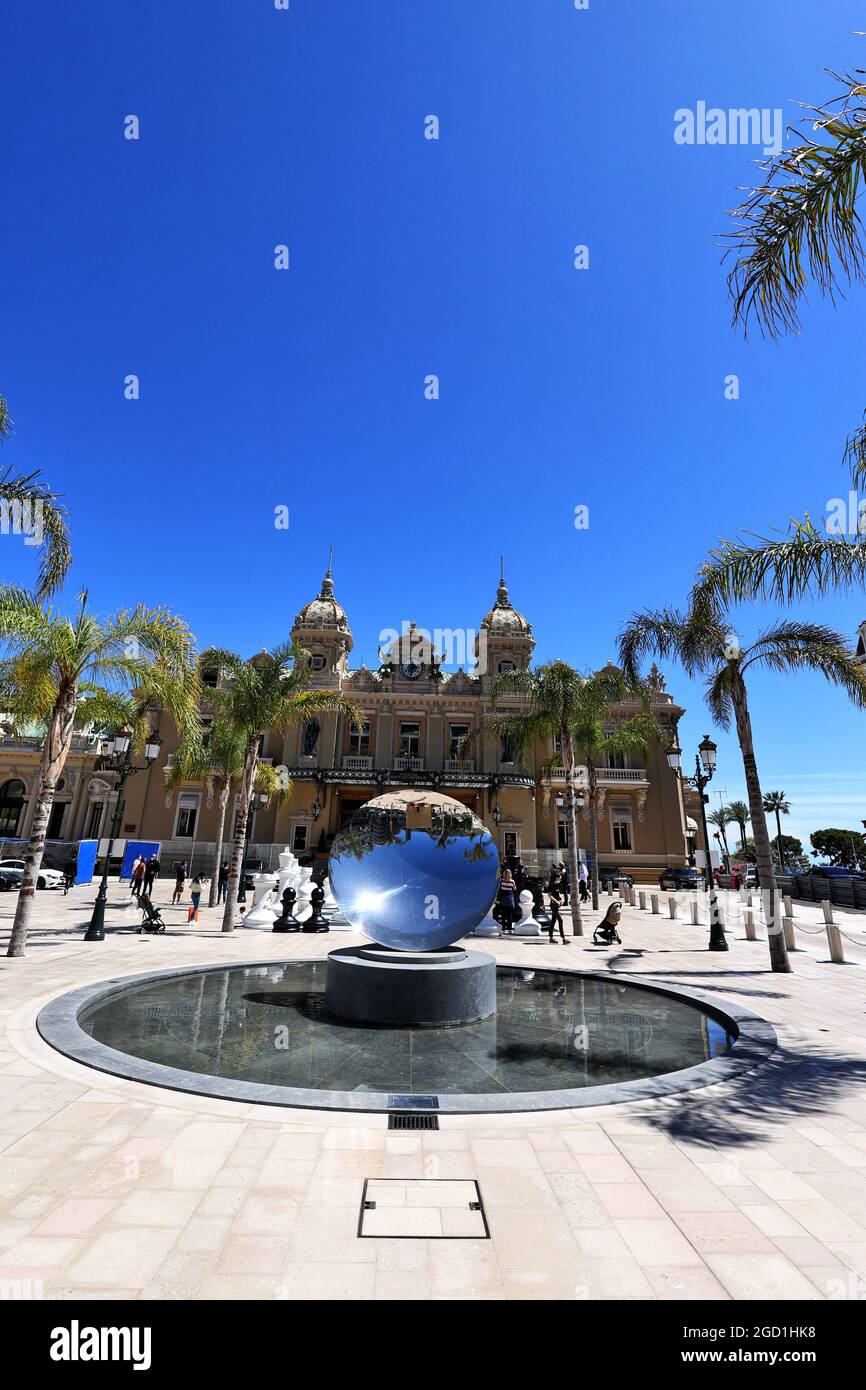 Scenic Monaco - fontana a specchio fuori dal Casinò. Gran Premio di Monaco, mercoledì 19 maggio 2021. Monte Carlo, Monaco. Foto Stock