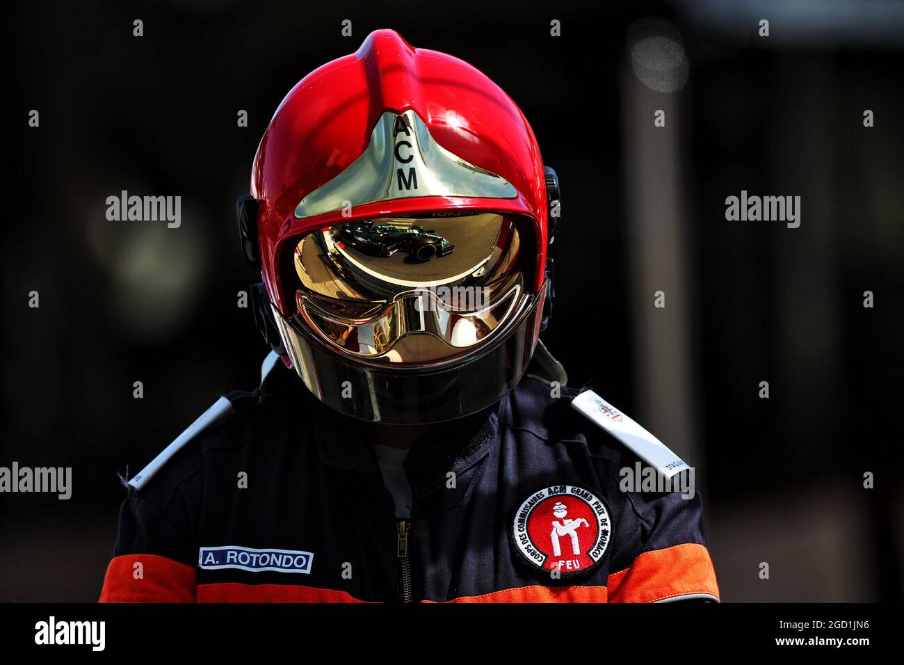 Lance Stroll (CDN) Aston Martin F1 Team AMR21 si riflette nel casco di un maresciallo. Gran Premio di Monaco, domenica 23 maggio 2021. Monte Carlo, Monaco. Foto Stock