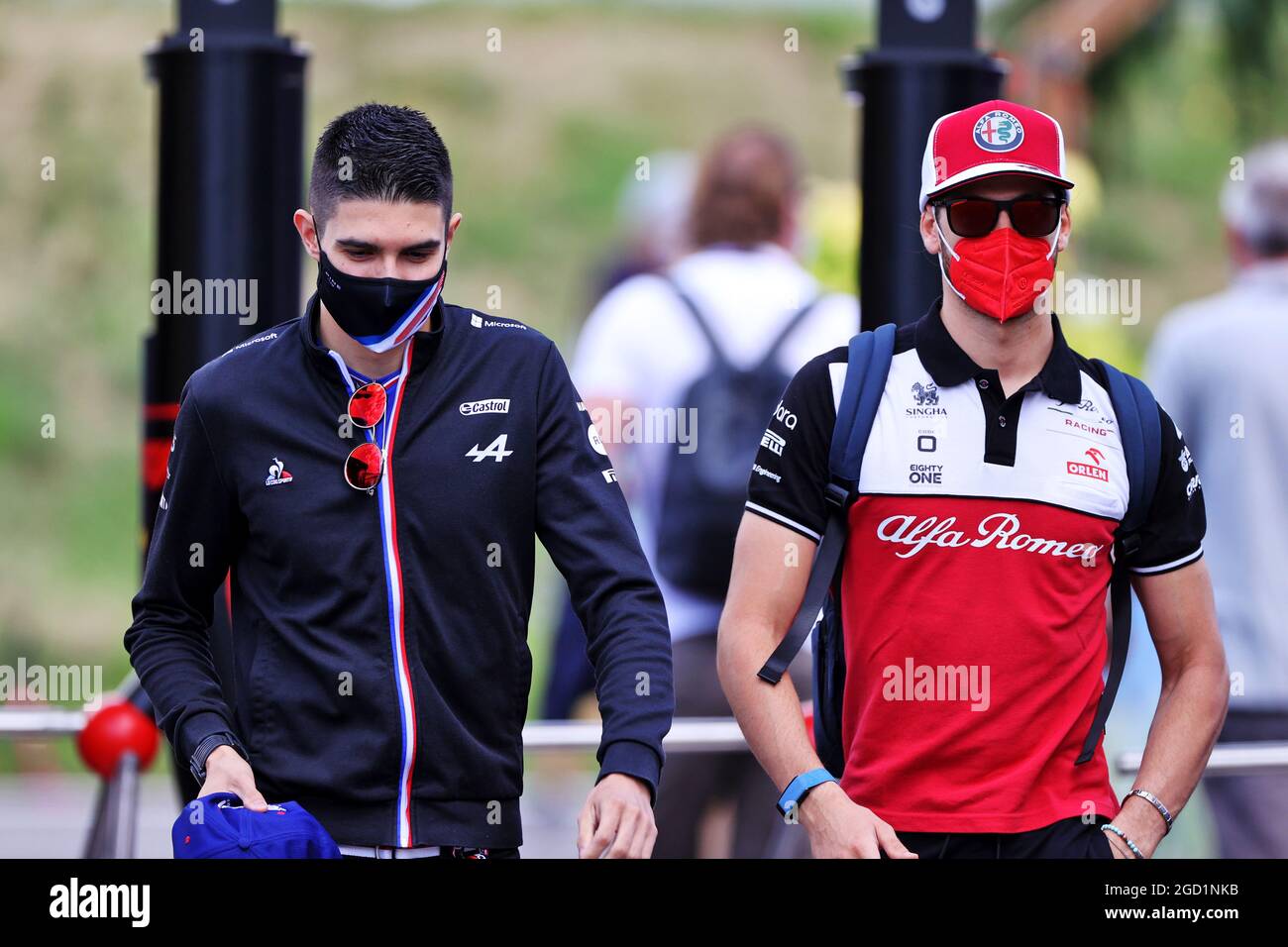 (Da L a R): Esteban OCON (fra) Alpine F1 Team e Antonio Giovinazzi (ITA) Alfa Romeo Racing. Steiermark Grand Prix, venerdì 25 giugno 2021. Spielberg, Austria. Foto Stock