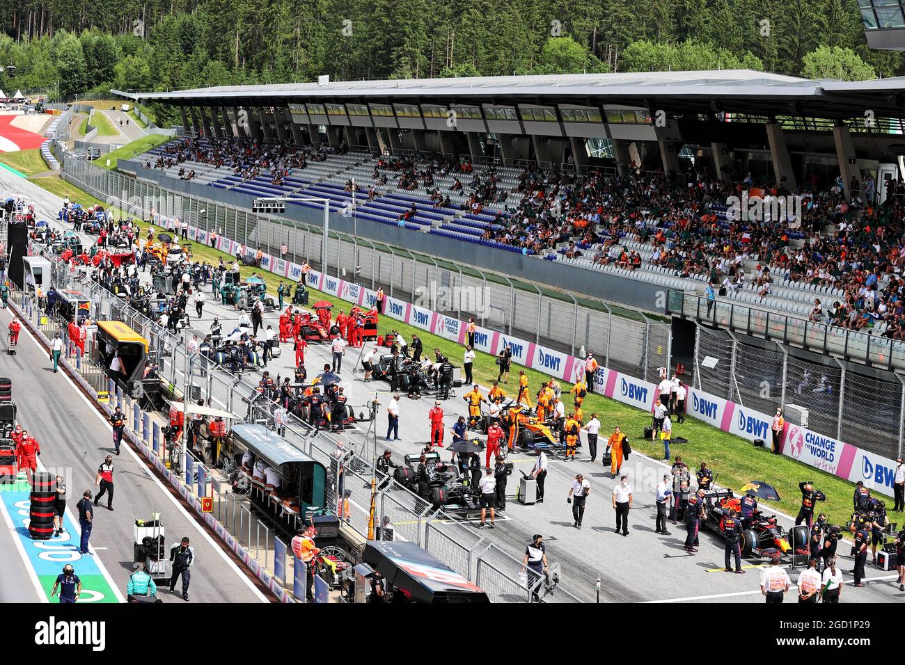 La griglia prima dell'inizio della gara. Steiermark Grand Prix, domenica 27 giugno 2021. Spielberg, Austria. Foto Stock