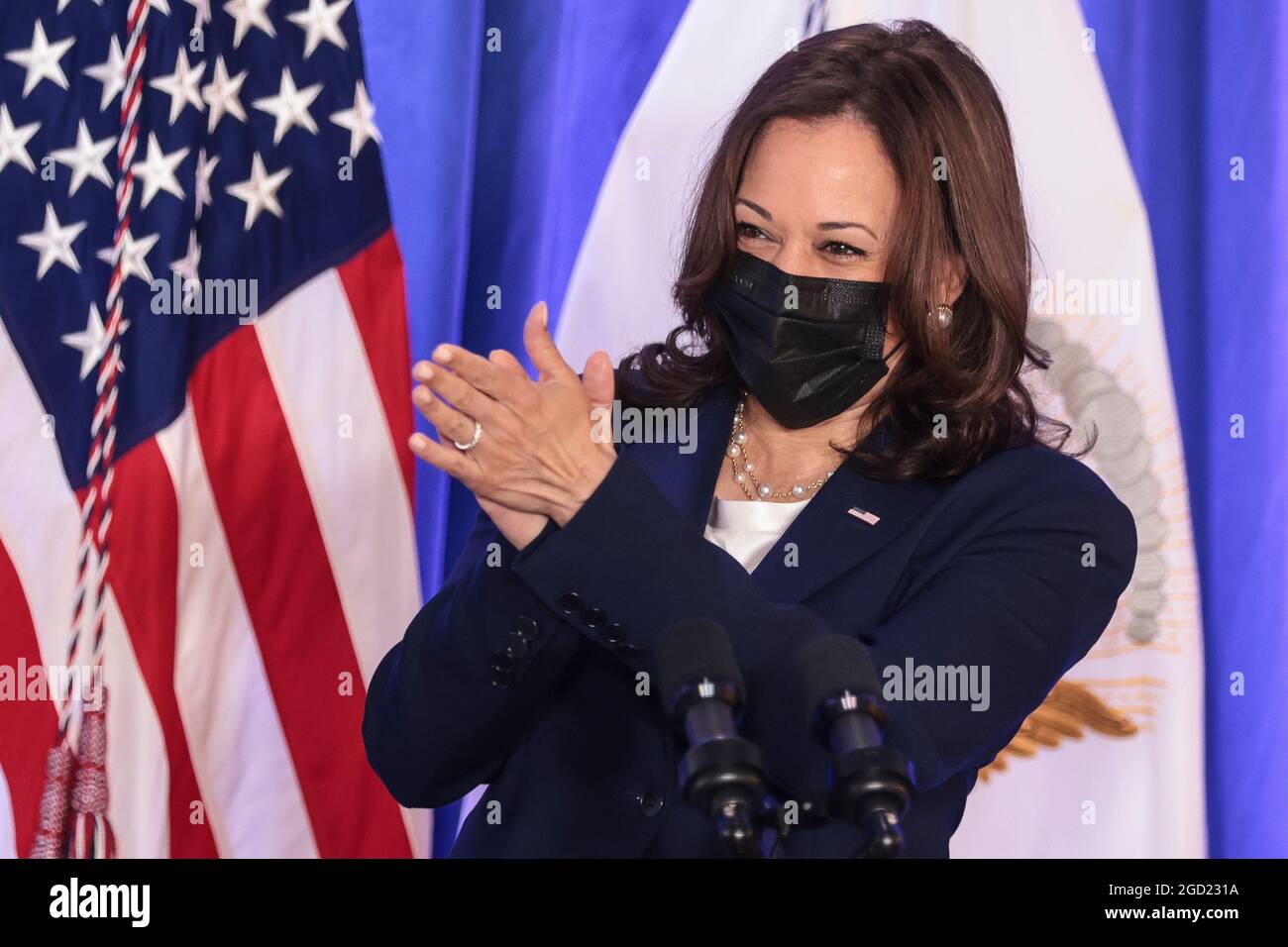 Il Vice Presidente degli Stati Uniti Kamala Harris parla della convenienza dell'assistenza sanitaria all'unità Health Care's Brentwood Health Center su Martedì, Agosto 10, 20010 a Washington, DC.Credit: Oliver Contreras/Pool via CNP /MediaPunch Foto Stock