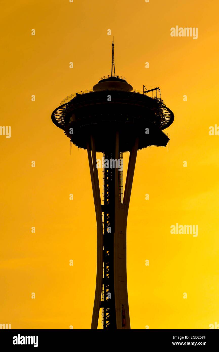 SEATTLE, WA, USA, - GIUGNO 2018: Top of the Space Needle a Seattle si presenta con un cielo al tramonto. Foto Stock