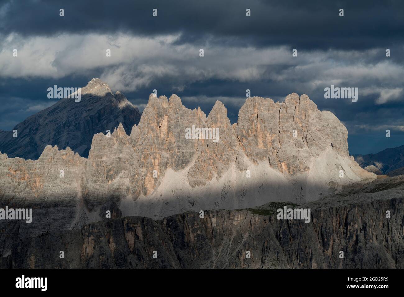 Geografia / viaggio, Italia, Alto Adige, Lago di Croda con Antelao al Nuvolau, Dolomiti, Italia, DIRITTI-AGGIUNTIVI-AUTORIZZAZIONE-INFORMAZIONI-NON-DISPONIBILI Foto Stock