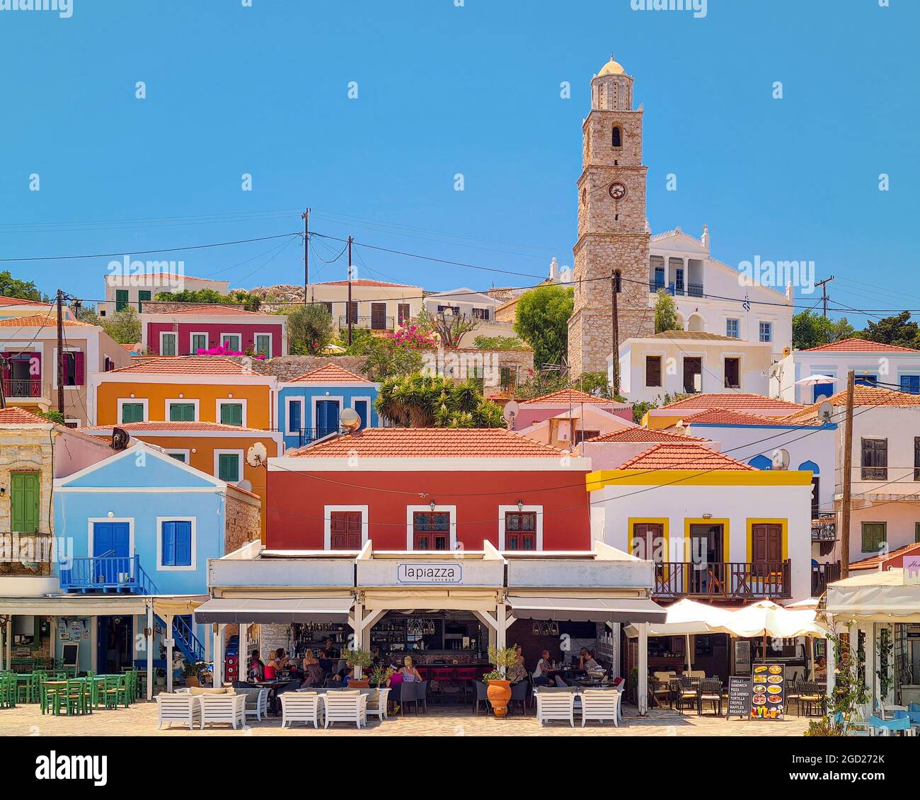 HALKI GREECE - 10 LUGLIO 2021: Halki è un'isola greca e fa parte del gruppo di isole del Dodecaneso. Foto Stock