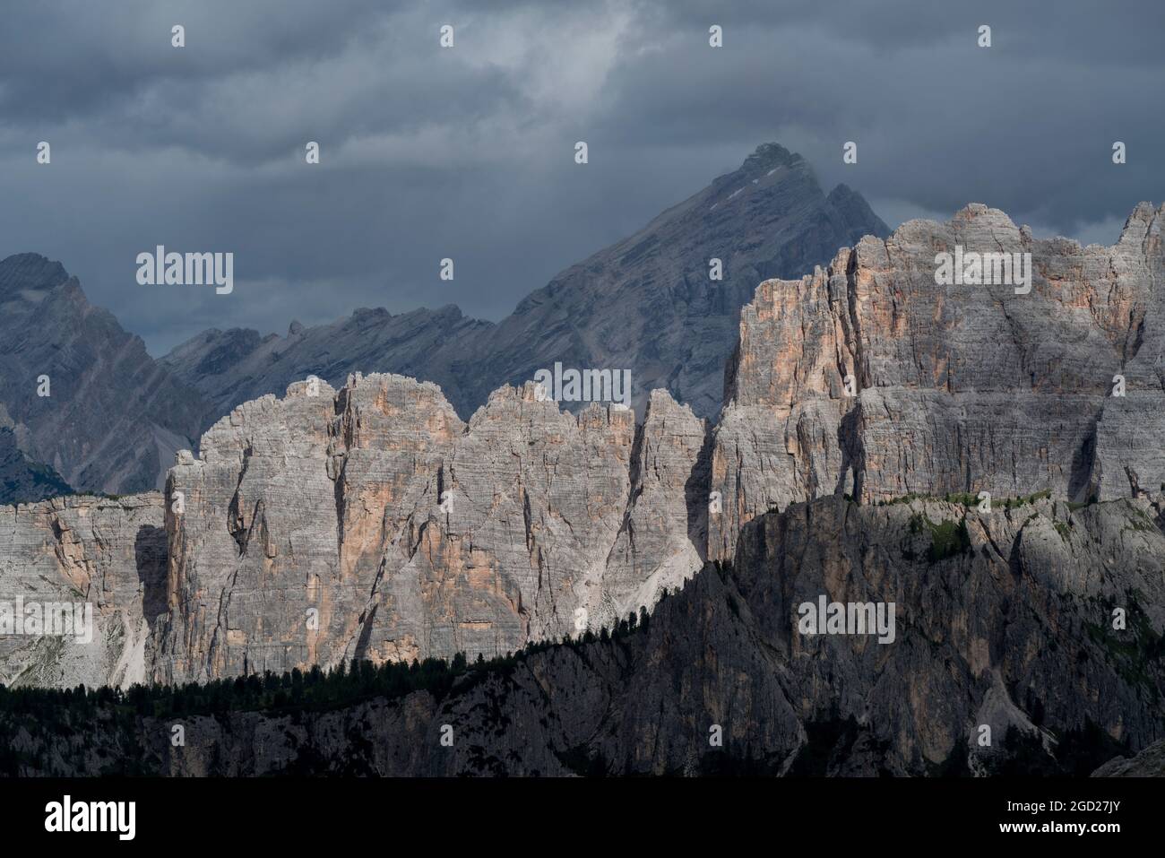 Geografia / viaggio, Italia, Alto Adige, Lago di Croda con Antelao al Nuvolau, Dolomiti, Italia, DIRITTI-AGGIUNTIVI-AUTORIZZAZIONE-INFORMAZIONI-NON-DISPONIBILI Foto Stock