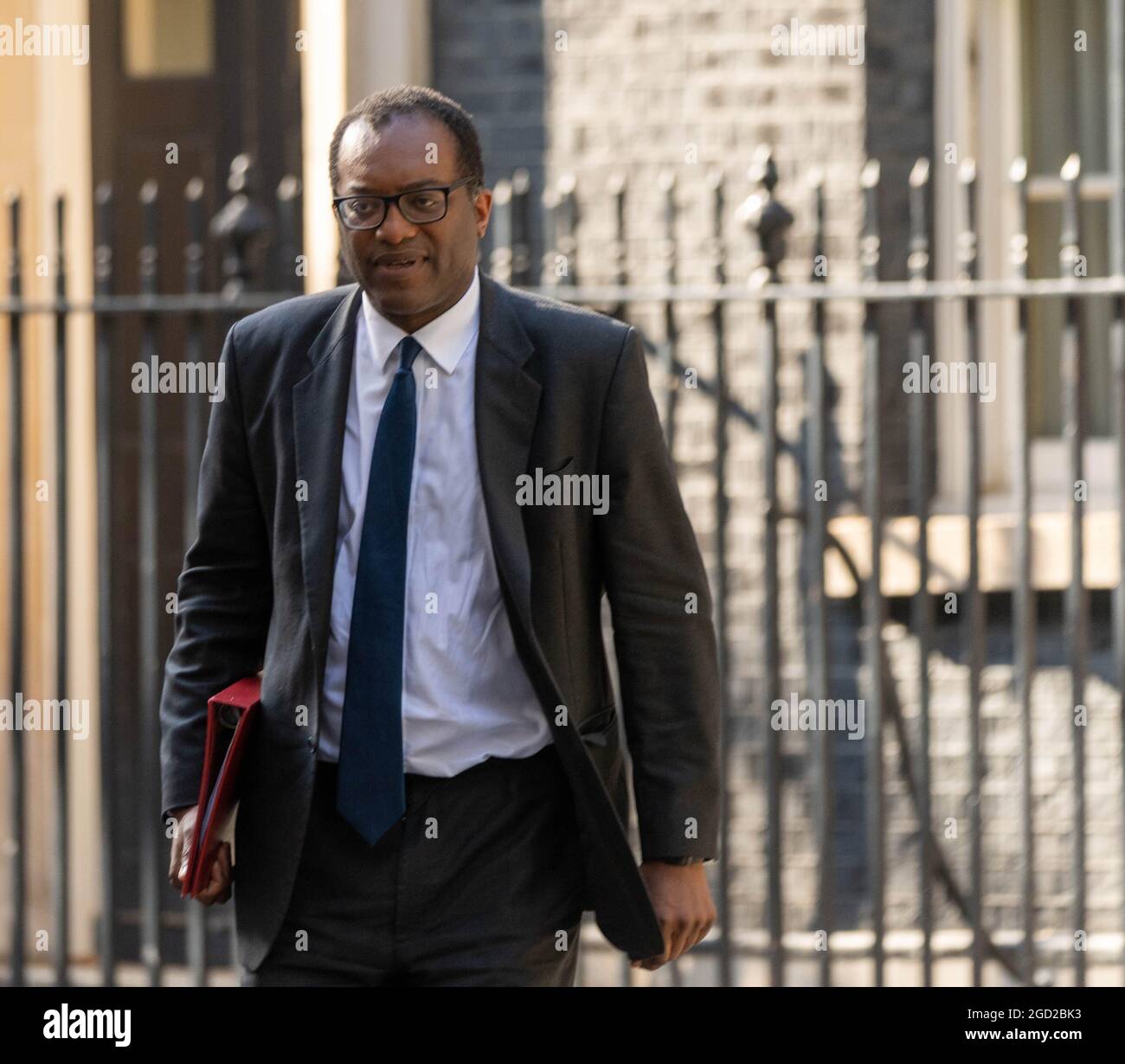 Londra, Regno Unito. 10 agosto 2021. Kwasi Kwarteng, Business Secretary, lascia 10 Downing Street, Londra UK Credit: Ian Davidson/Alamy Live News Foto Stock
