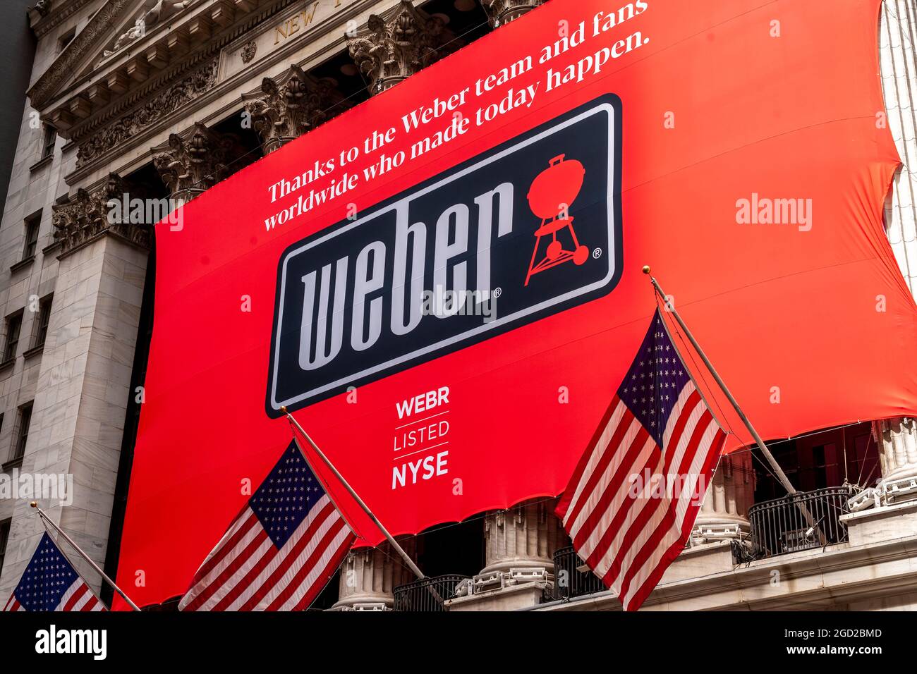 All'esterno della Borsa di New York decorata giovedì 5 agosto 2021 per il commercio pubblico della Weber Inc., un produttore fi griglie, un punto di riferimento di barbecue cortile. (© Richard B. Levine) Foto Stock