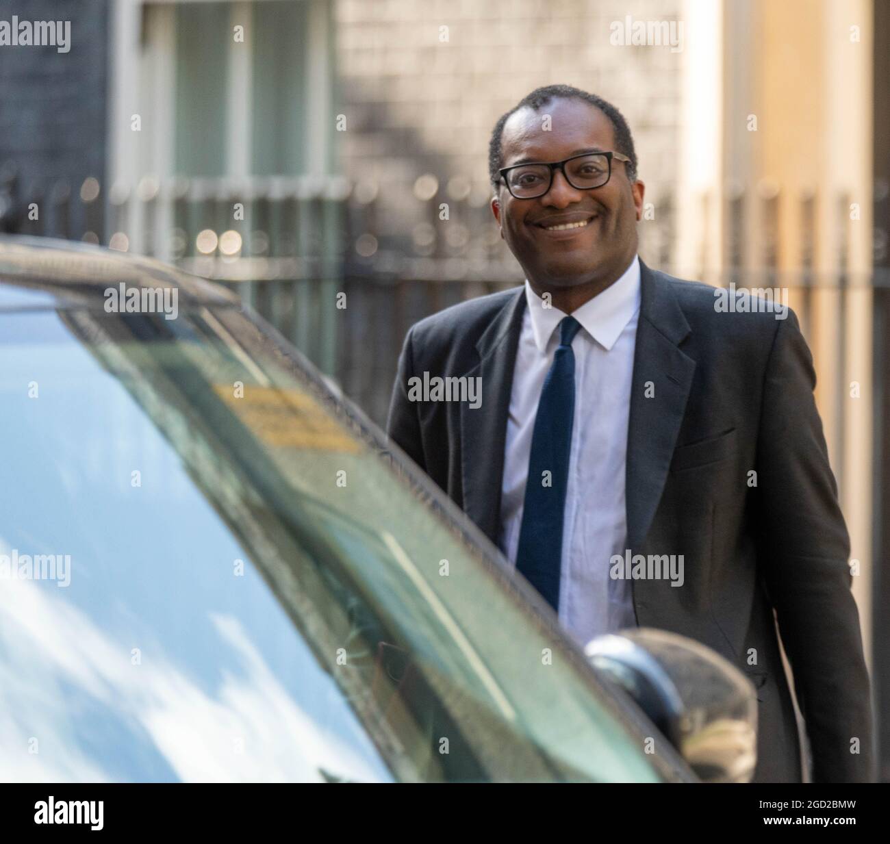 Londra, Regno Unito. 10 agosto 2021. Kwasi Kwarteng, Business Secretary, lascia 10 Downing Street, Londra UK Credit: Ian Davidson/Alamy Live News Foto Stock