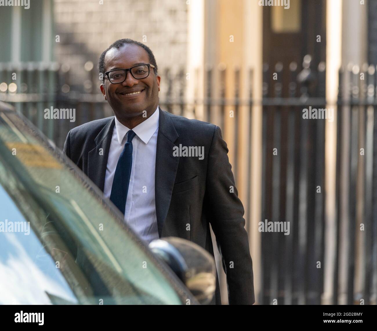 Londra, Regno Unito. 10 agosto 2021. Kwasi Kwarteng, Business Secretary, lascia 10 Downing Street, Londra UK Credit: Ian Davidson/Alamy Live News Foto Stock