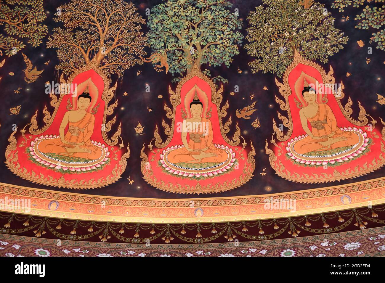 Bangkok, Tailandia 07 aprile 2021 Wat Paknam Bhasicharoen Stupa è un tempio reale situato nel distretto di Phasi Charoen a Bangkok Foto Stock