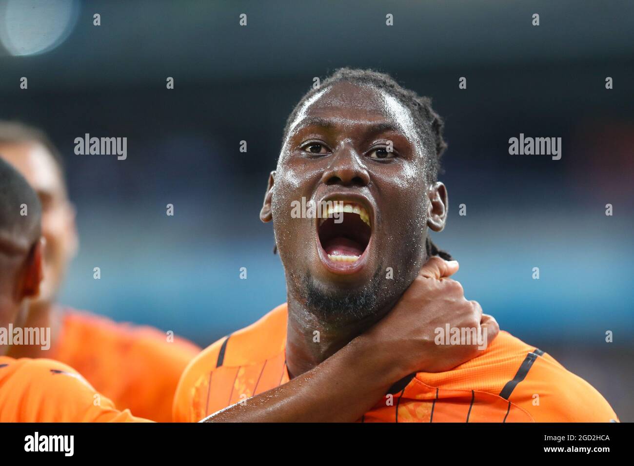 KYIV, UCRAINA - 10 AGOSTO: Lassina Traore di Shakhtar Donetsk festeggia dopo aver segnato il suo primo gol al fianco durante la UEFA Champions League: Terzo turno di qualificazione seconda tappa tra Shakhtar Donetsk e KRC Genk a NSK Olimpiejsky il 10 agosto 2021 a Kiev, Ucraina (Foto di Andrey Lukatsky/Orange Pictures) Foto Stock