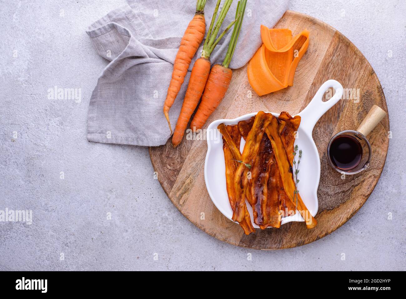 Pancetta vegetariana a base di piante di carota Foto Stock