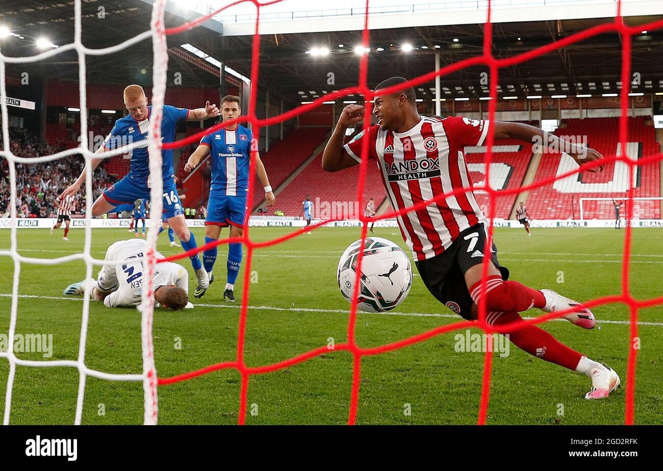 Sheffield, Inghilterra, 10 agosto 2021. Rhian Brewster di Sheffield Utd celebra il suo primo gol durante la partita della Carabao Cup a Bramall Lane, Sheffield. L'immagine di credito dovrebbe essere: Darren Staples / Sportimage Foto Stock