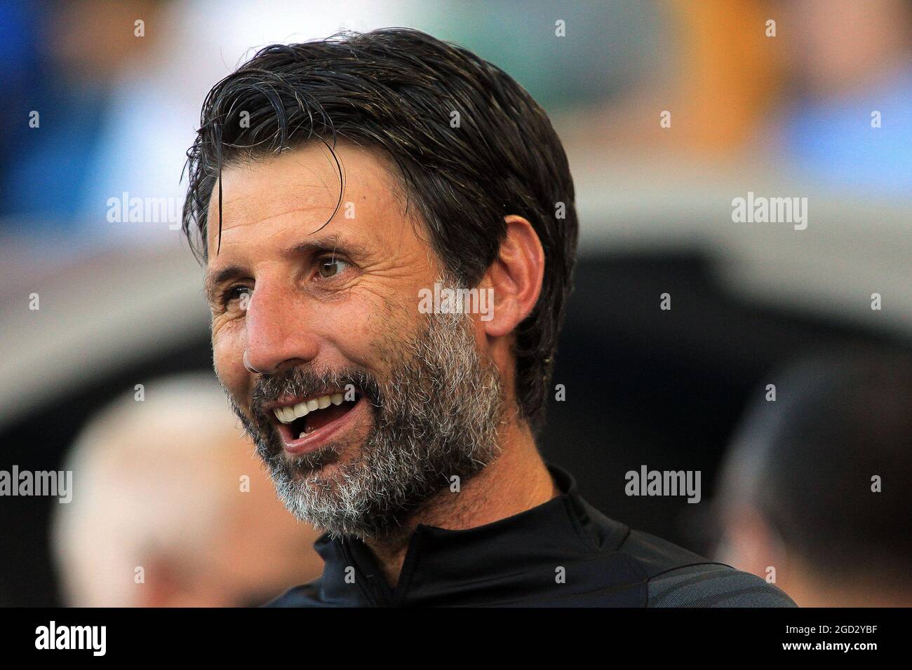 Londra, Regno Unito. 10 agosto 2021. Danny Cowley, direttore di Portsmouth, sorride .Carabao Cup 1° round match, Millwall contro Portsmouth al Den di Londra martedì 10 agosto 2021. Questa immagine può essere utilizzata solo per scopi editoriali. Solo per uso editoriale, è richiesta una licenza per uso commerciale. Nessun utilizzo nelle scommesse, nei giochi o nelle pubblicazioni di un singolo club/campionato/giocatore. pic by Steffan Bowen/Andrew Orchard sports photography/Alamy Live news Credit: Andrew Orchard sports photography/Alamy Live News Foto Stock