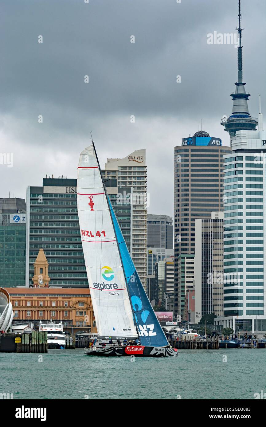 Yachting sul Waitemata Harbour Auckland Central Foto Stock