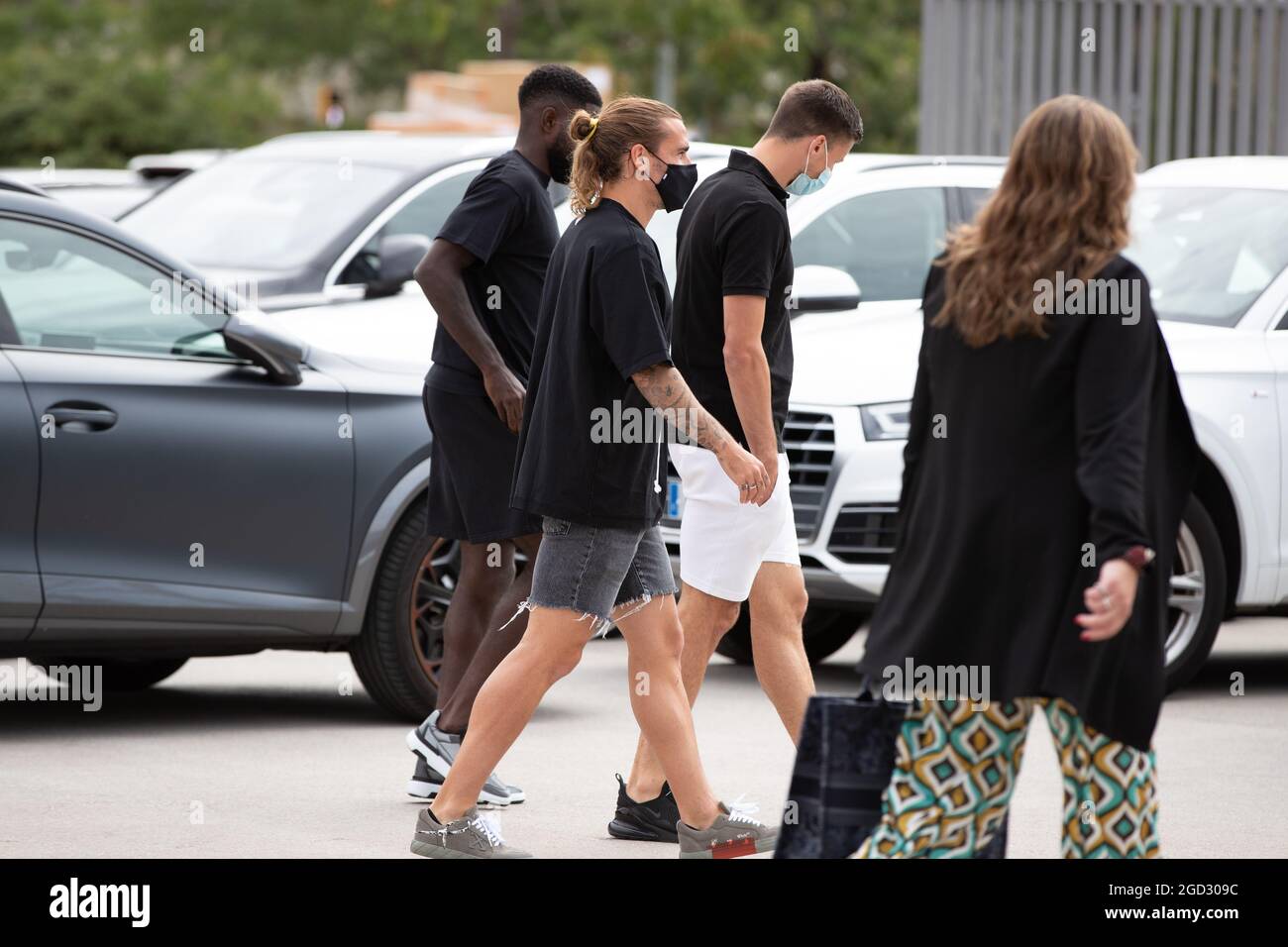Antoine Griezmann Clement Lenglet e Samuel Umtiti arrivano a Lionel messi conferenza stampa di addio all'Auditori 1899 allo stadio Camp Nou di Barcellona, Spagna. (Credit: David Ramirez) Foto Stock