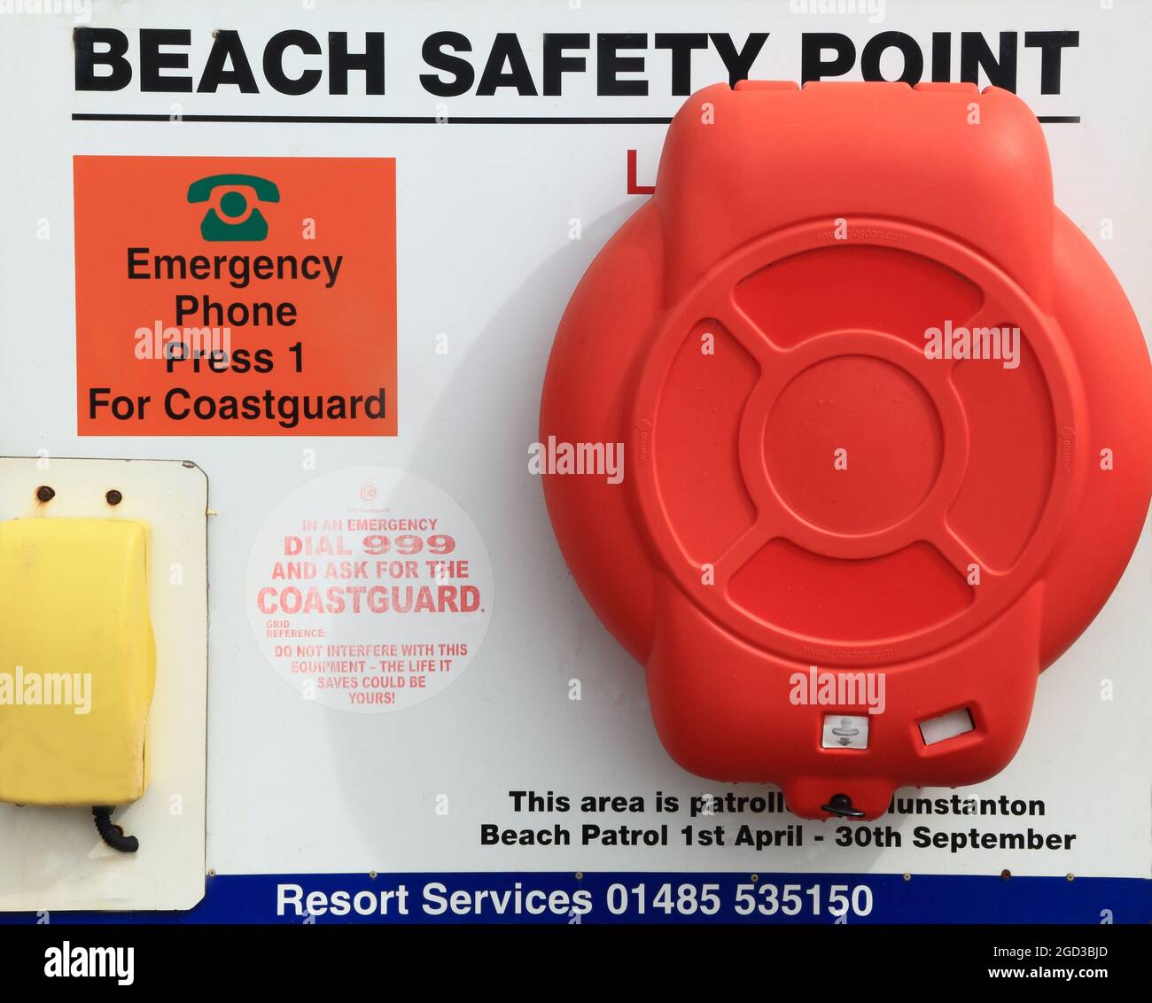 Beach Safety Point, passeggiata sulla spiaggia di Hunstanton, Norfolk Foto Stock