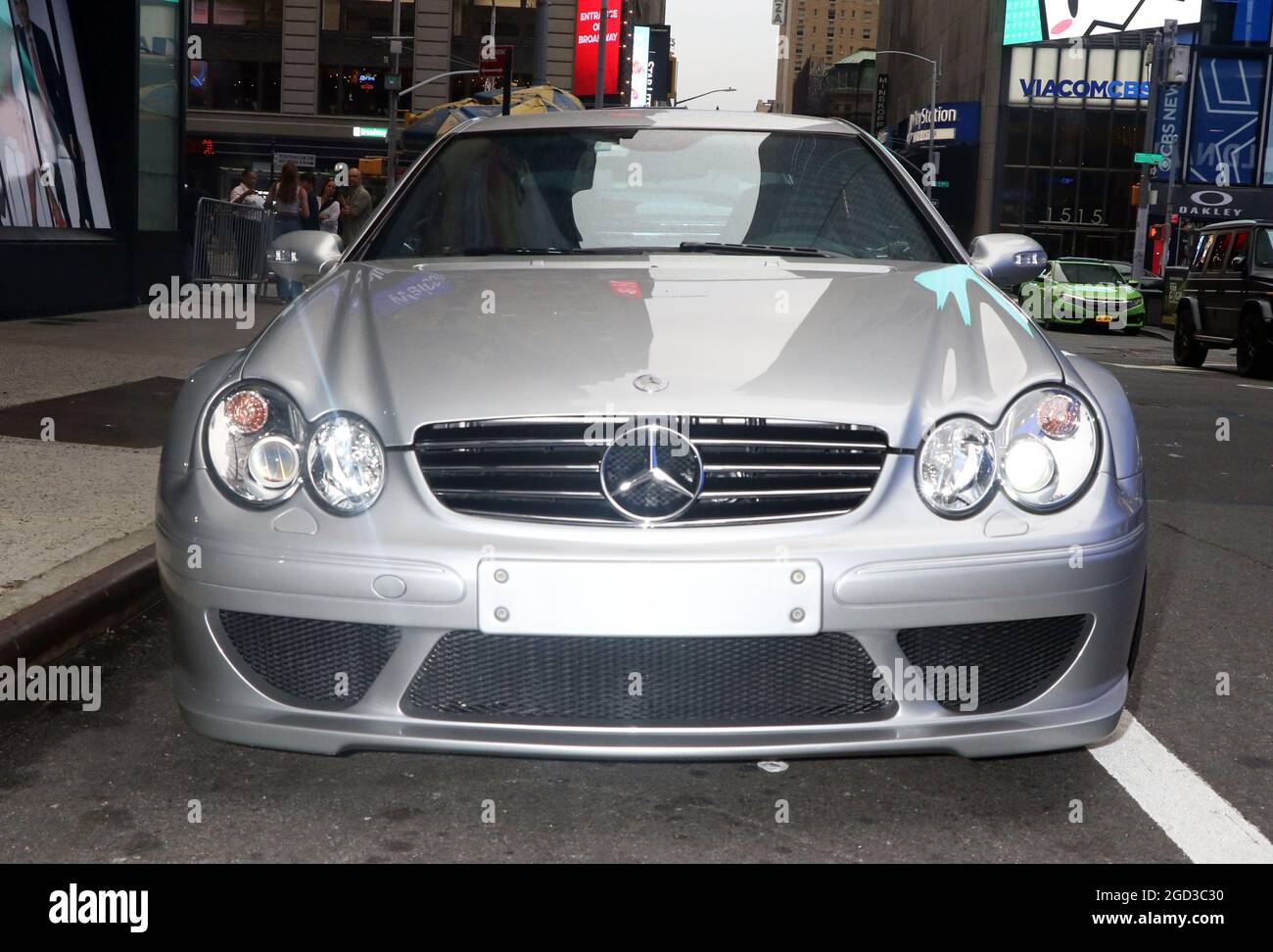 New York, NY, Stati Uniti. 10 agosto 2021. La BMW di Michael Strahan ha parcheggiato fuori dagli ABC Studios di New York il 10 agosto 2021. Credit: RW/Media Punch/Alamy Live News Foto Stock