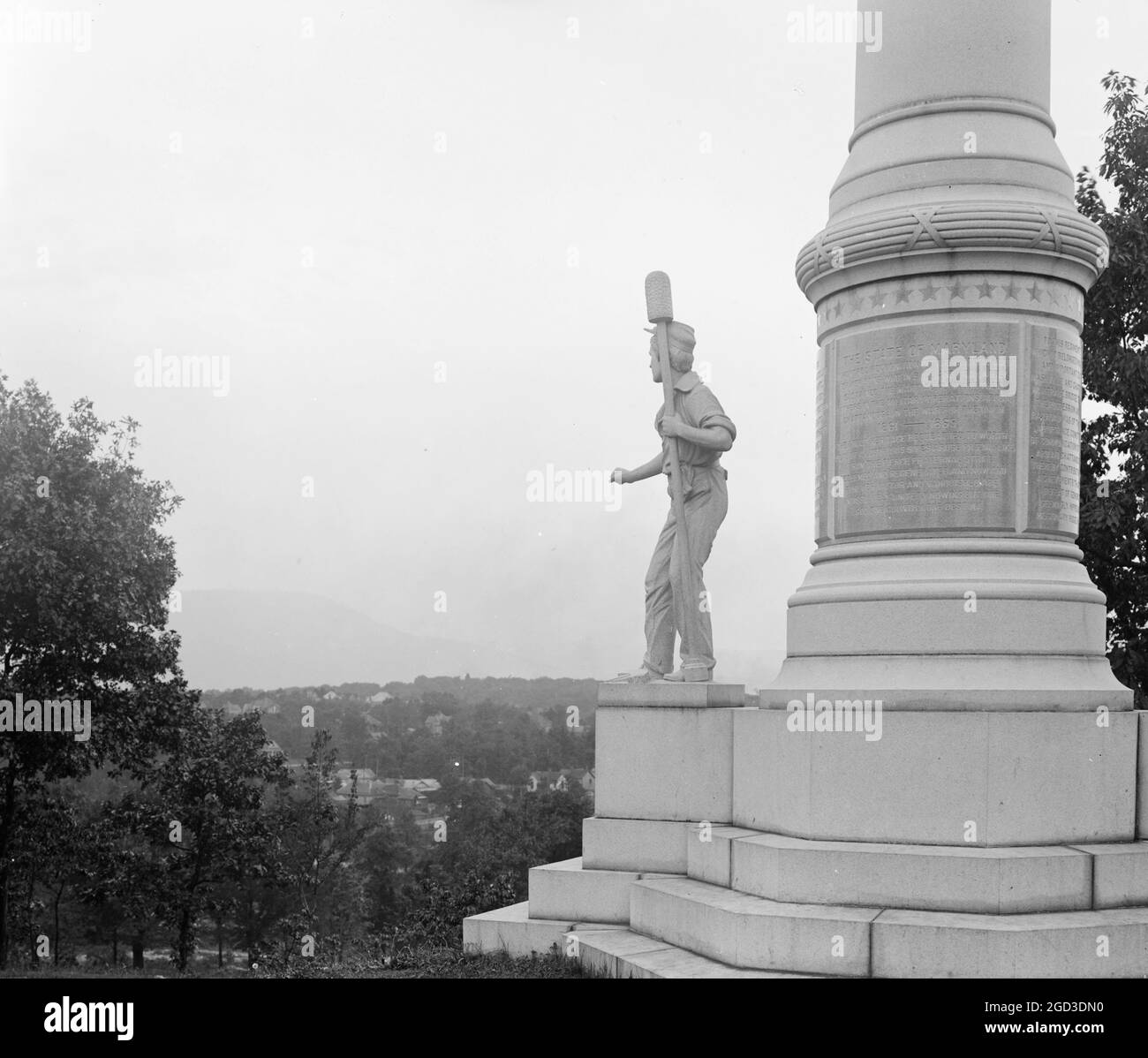 Statua del cannoniere confederato sulla 3rd Maryland Infantry, U.S.A. & Latrobe's Battery, C.S.A. Monument, Chattanooga, Tennessee ca. Tra il 1918 e il 1920 Foto Stock