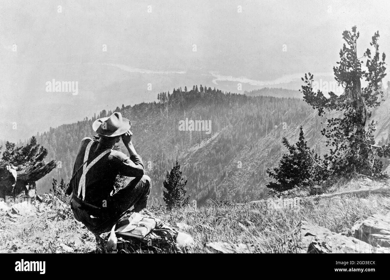 Cabinet National Forest, Montana. Affacciato sulla Clarks Fork Valley nella Bitterroot Range dal Monte Silcox Lookout ca. 1909 Foto Stock