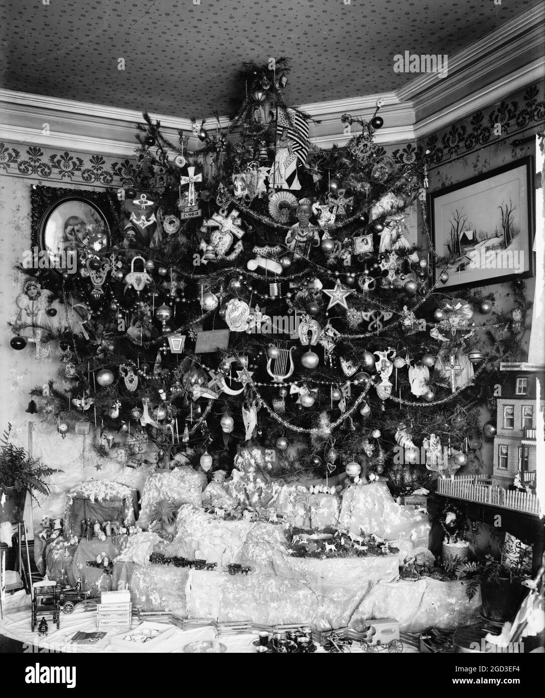 Albero di Natale all'inizio del XX secolo, tra il 1910 e il 1935 circa Foto Stock