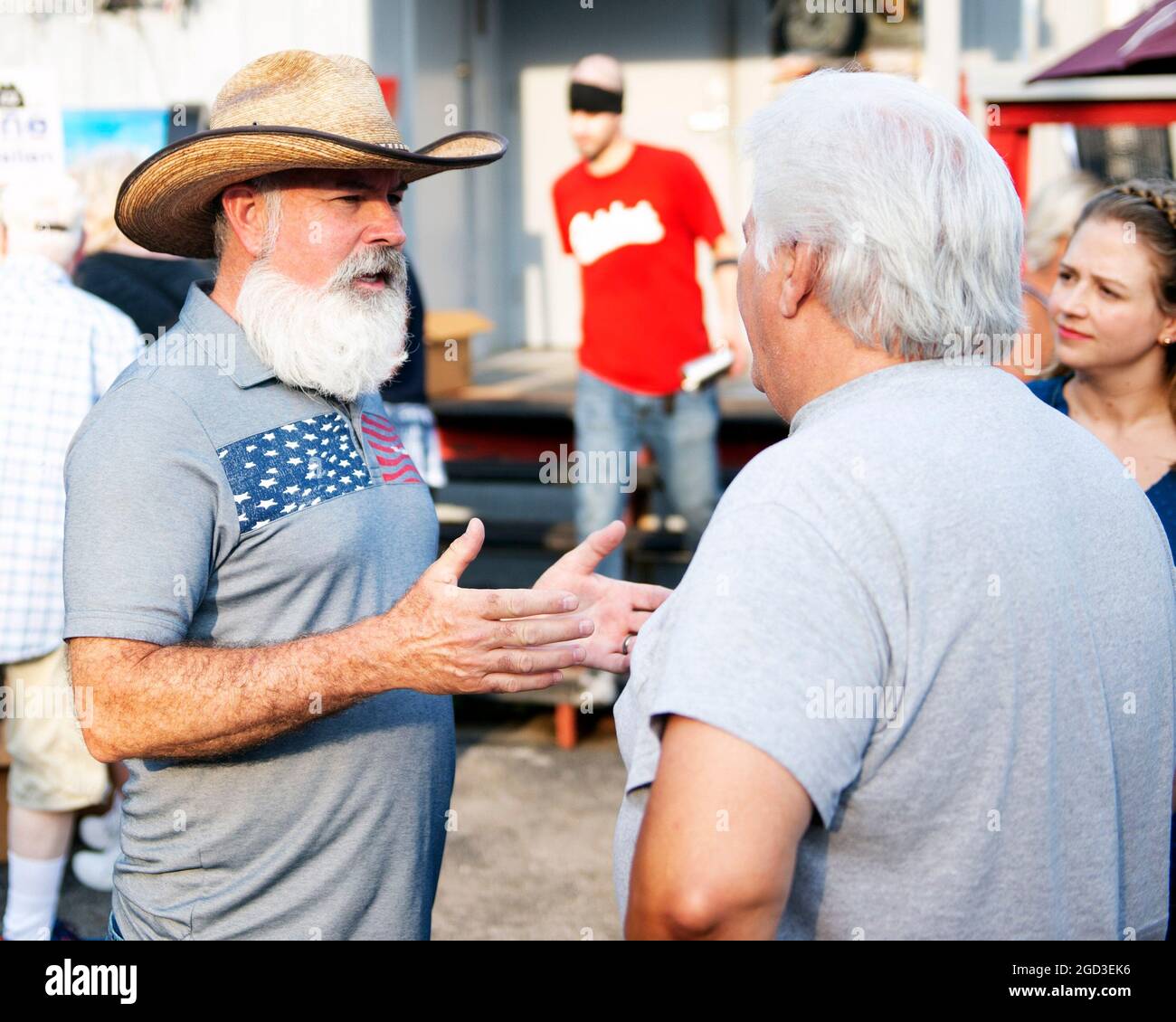 Gahanna, Ohio, Stati Uniti. 10 agosto 2021. Joe Blystone si mischiava con i suoi elettori al Joe Blystone Rally di Gahanna, Ohio. Blystone è un repubblicano che corre per il governatore dell'Ohio nel 2022. Credito: Brent Clark/Alamy Foto Stock