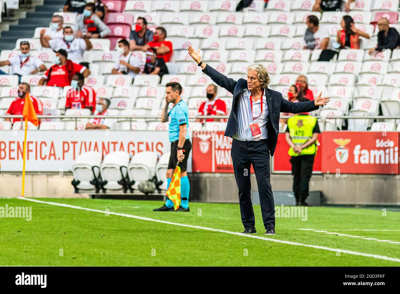 Lisbona, Portogallo. 10 agosto 2021. Jorge Jesus capo allenatore di SL Benfica visto in azione durante la terza partita di qualificazione della UEFA Champions League tra SL Benfica e FC Spartak Moscow allo stadio Estadio da Luz di Lisbona. (Punteggio finale: SL Benfica 2:0 FC Spartak Moscow) (Foto di Hugo Amaral/SOPA Images/Sipa USA) Credit: Sipa USA/Alamy Live News Foto Stock