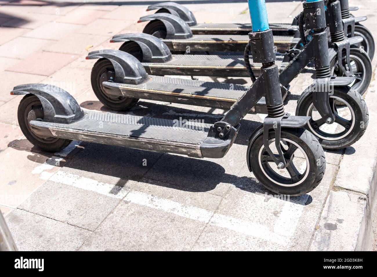 Primo piano di scooter pubblici parcheggiati Foto Stock