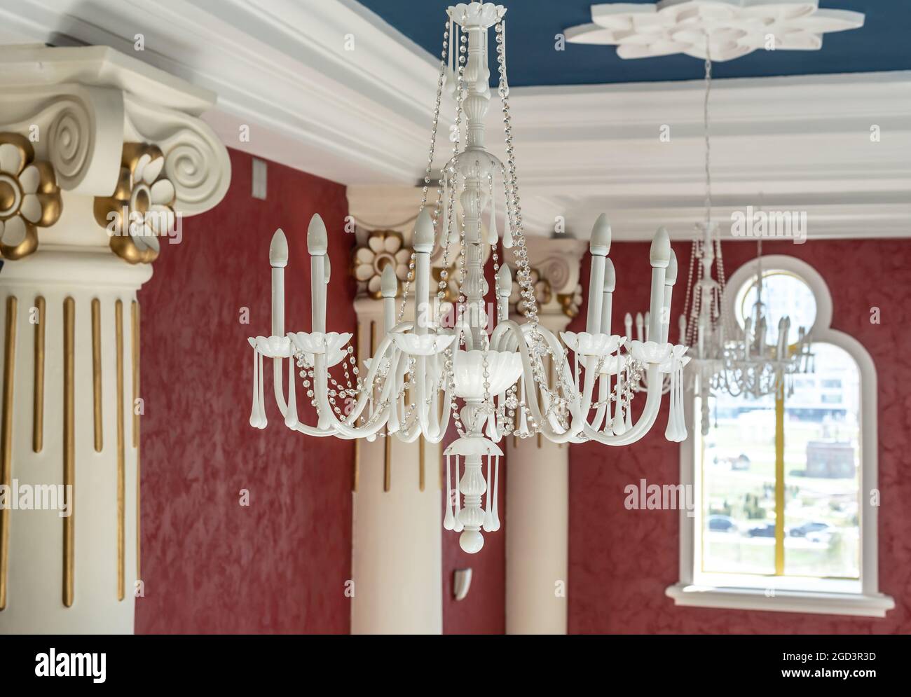 Meravigliosa lucentezza vintage di vetro bianco con lampadine luminose Foto Stock